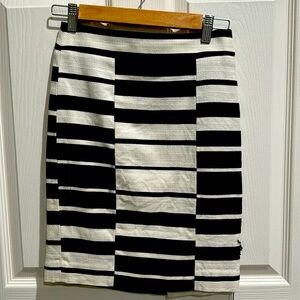 Beautiful stripped pencil skirt from Ann Taylor! Size 00P
